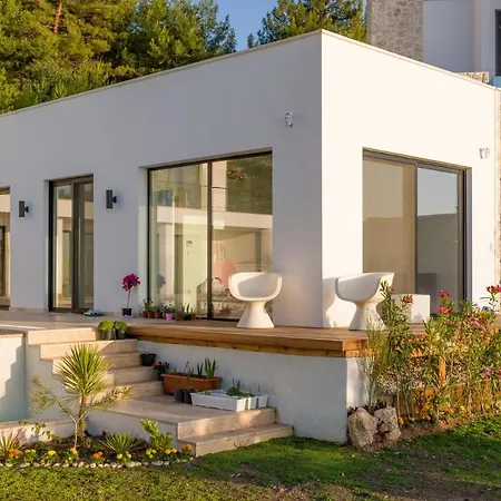 Uzunyurt Sleeps 12 Pool Air Con Wifi Villa